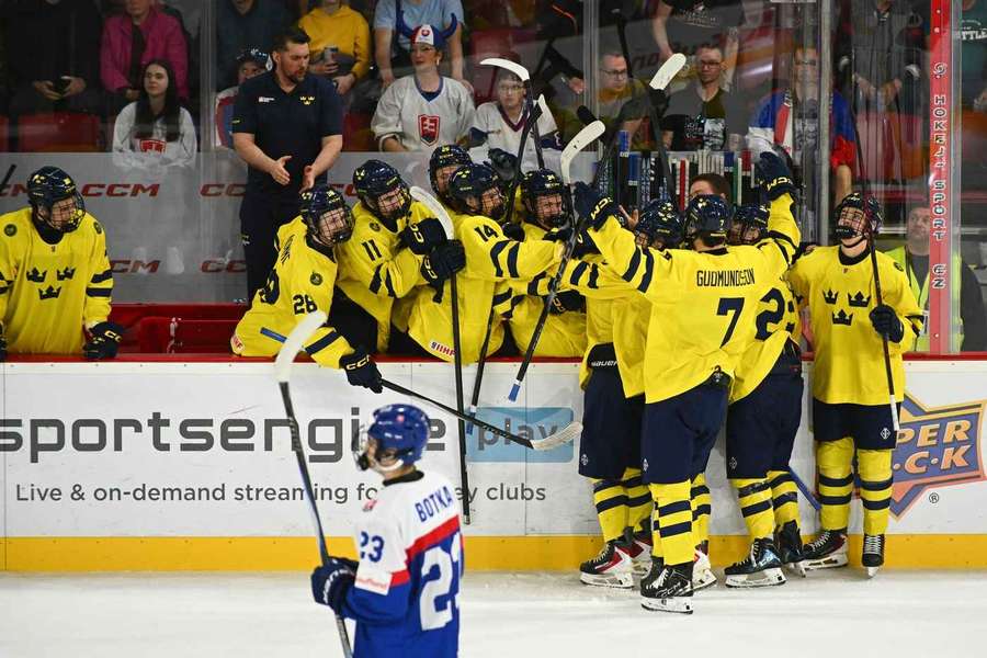 Hokejisté Švédska porazili ve finále MS do 18 let Slovensko.