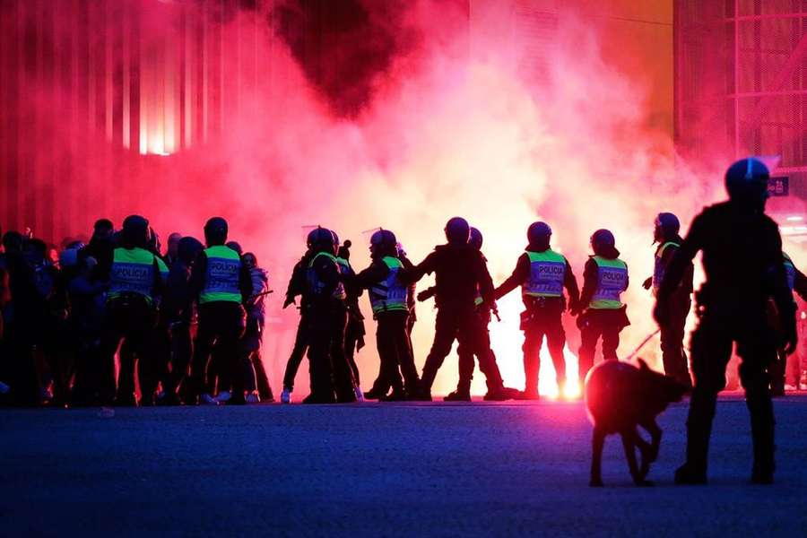 Dois adeptos do Sporting foram detidos na caixa de segurança
