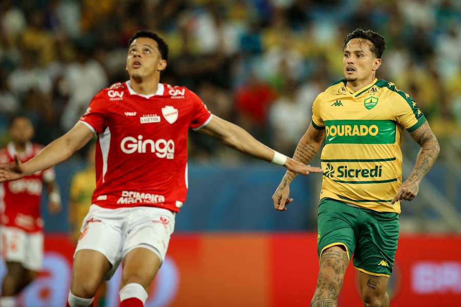 Vila chegou para confronto após eliminação na Copa do Brasil Vila chegou para confronto após eliminação na Copa do Brasil
