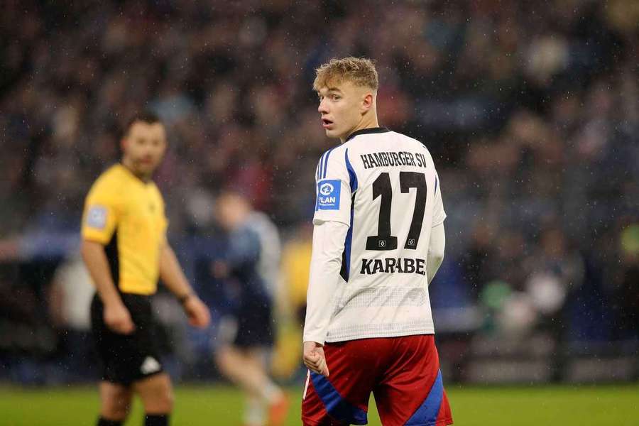 Adam Karabec naposledy naskočil do zápasu z lavičky.
