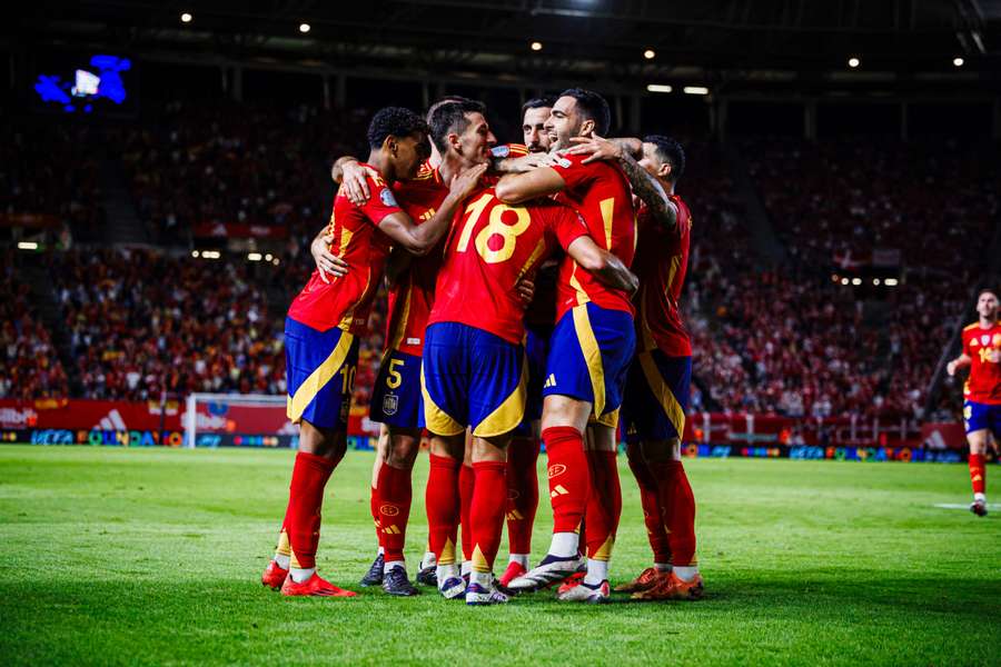 Los jugadores de la selección española celebrando un gol