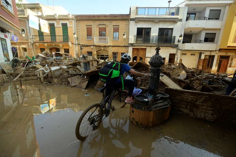 Situația din Valencia rămâne haotică