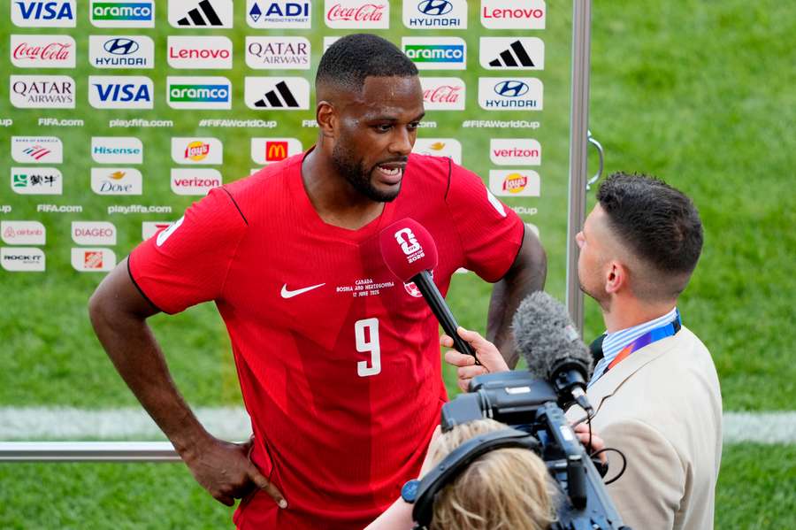 Larin hat seine Unzufriedenheit gezeigt – auf und neben dem Platz Larin hat seine Unzufriedenheit gezeigt – auf und neben dem Platz