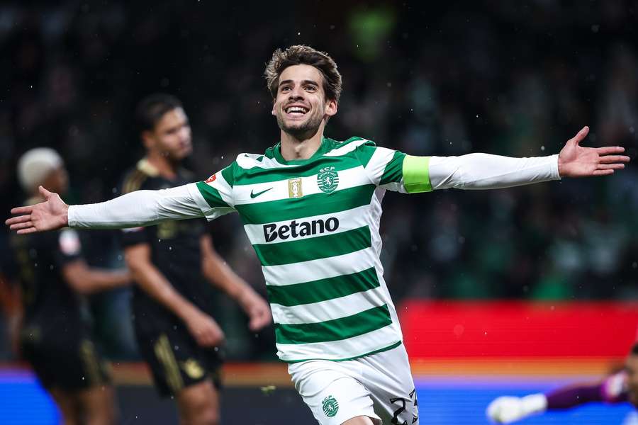 Daniel Bragança festeja o 3-0 diante do Casa Pia