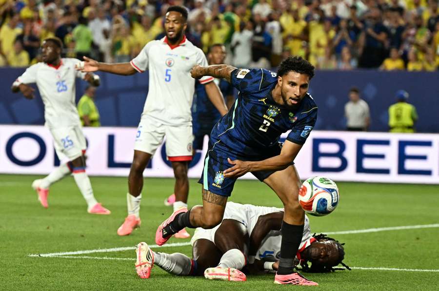 Ederson in azione contro Haiti
