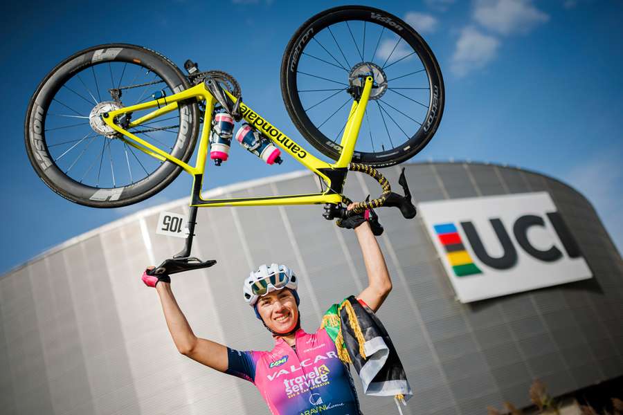 Fariba Hashimi se ha convertido en campeona de Afganistán de ciclismo femenino