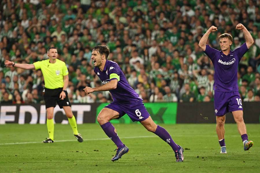 Ranieri exulta após o golo diante do Betis