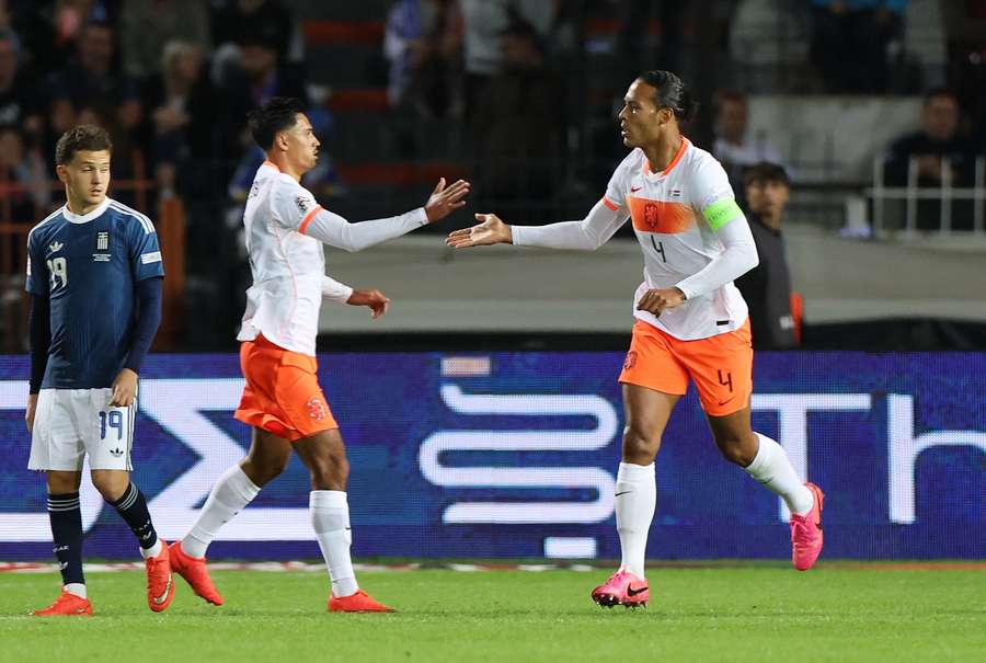 Van Dijk ako kapitán zavelil k návratu do zápasu. Van Dijk ako kapitán zavelil k návratu do zápasu.