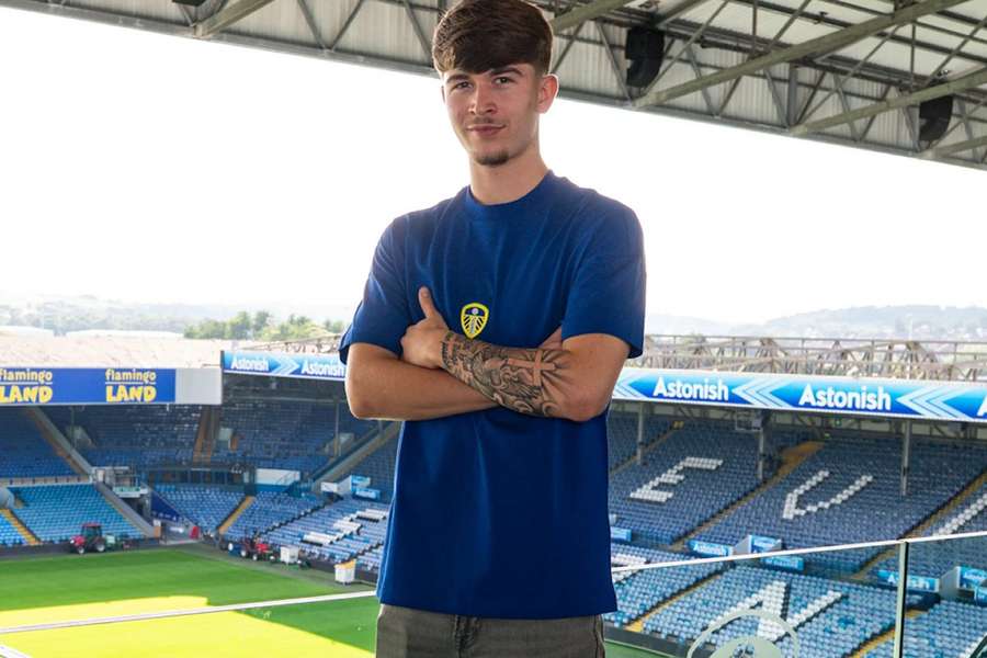 Leeds secure young quartet to new contracts