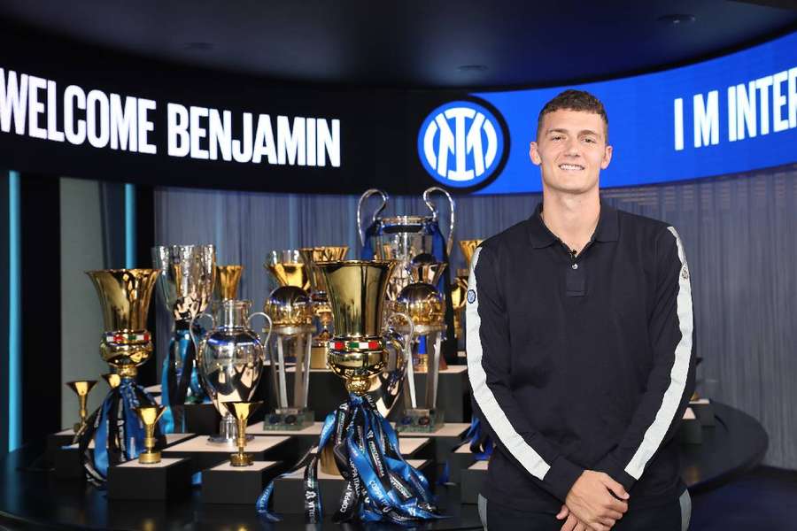 Pavard é apresentado como novo jogador da Inter de Milão