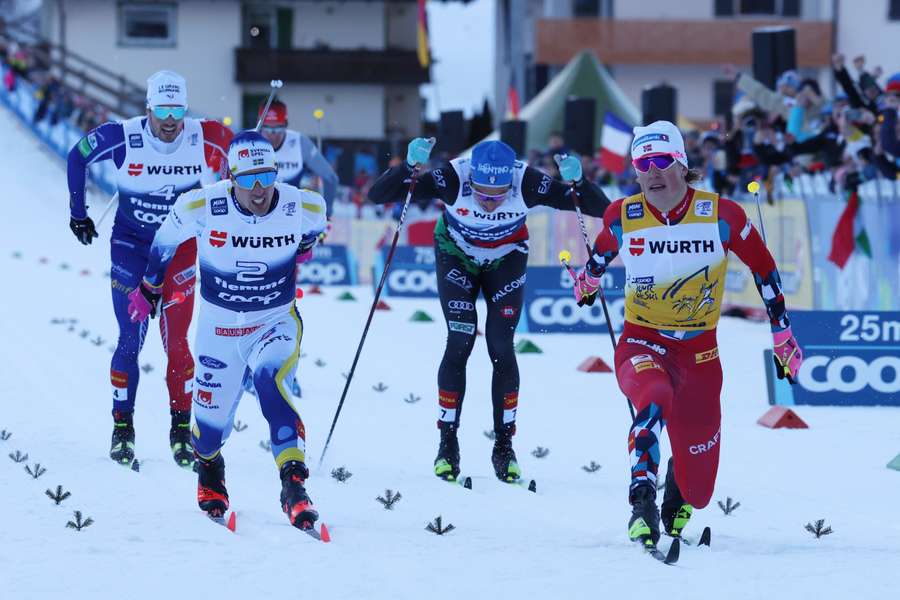 Kläbo dominuje na Tour de Ski, prvý triumf Lotty Wengovej