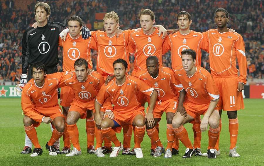 Romeo Castelen (bottom, 2-R) ahead of the Netherlands' friendly against Italy in November 2005