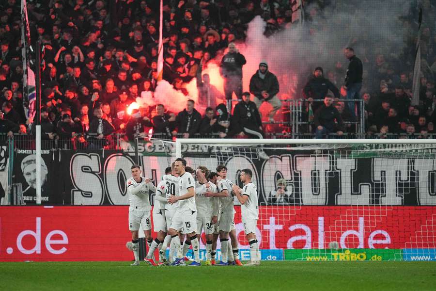 Gladbach v utkání slavil gól dvakrát. Gladbach v utkání slavil gól dvakrát.
