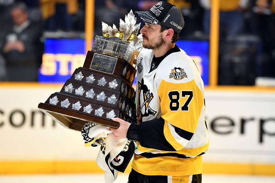 Sidney Crosby collecting the Conn Smythe Trophy during the 2017 Stanley Cup Final