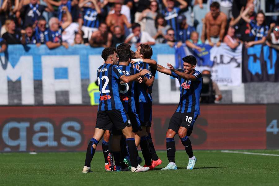 L'Atalanta célébrant sa victoire.