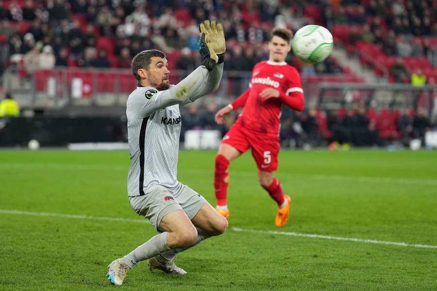 AZ-doelman Mathew Ryan er stopte twee penalty's in de strafschoppenreeks tegen Anderlecht