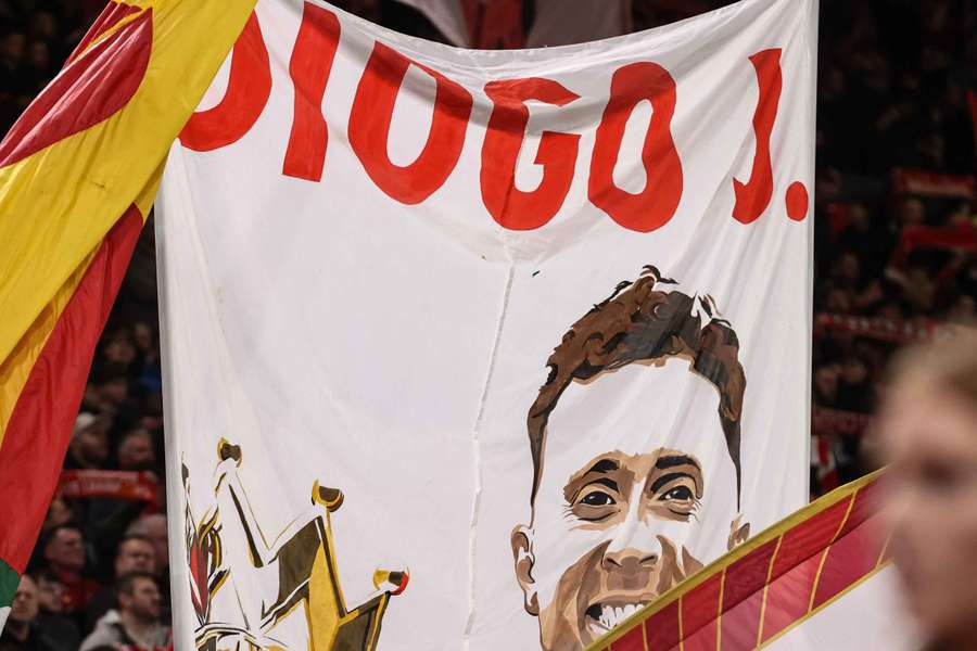 A tribute to Diogo Jota during a Champions League game between Liverpool and Galatasaray.