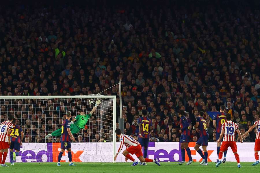 Atlético assalta Barcelona em Camp Nou 