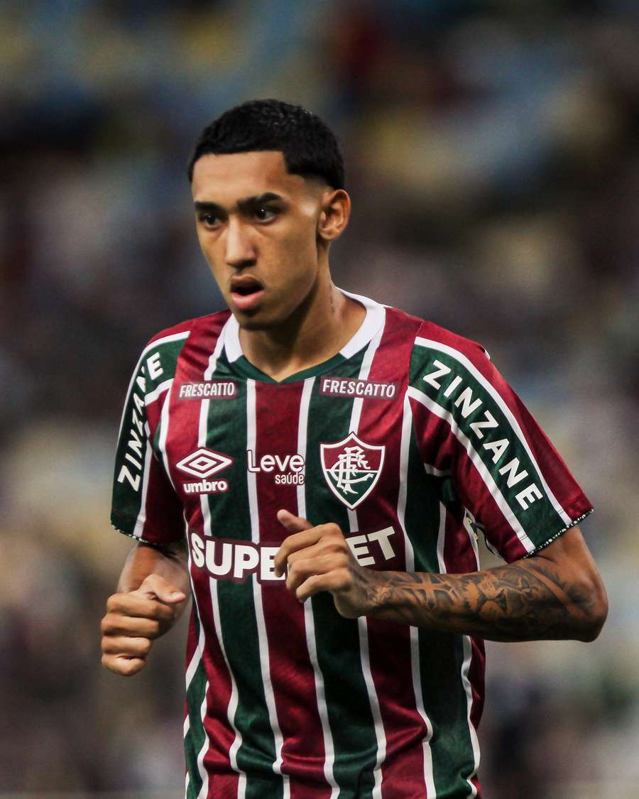 Isaque vai desfalcar Fluminense por cerca de dois meses