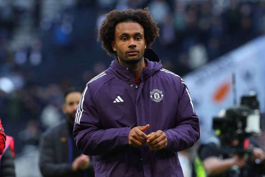 Friedkins urged to bid big to bring Man Utd striker Zirkzee to Roma