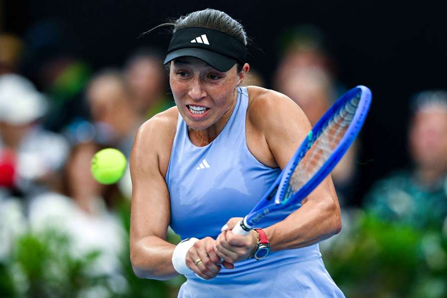 Jessica Pegula juega un revés contra Maria Sakkari