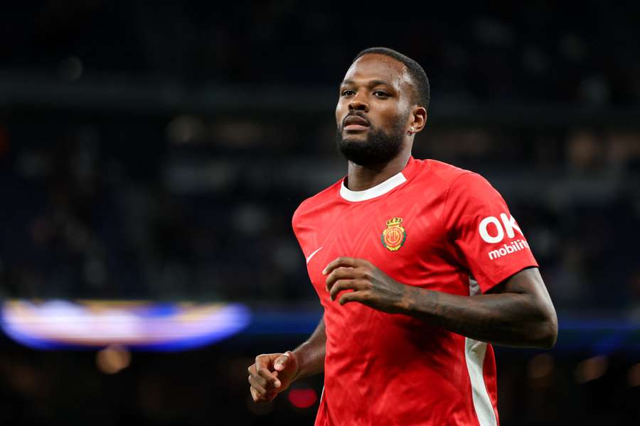 Larin, cedido con opción de compra al Feyenoord