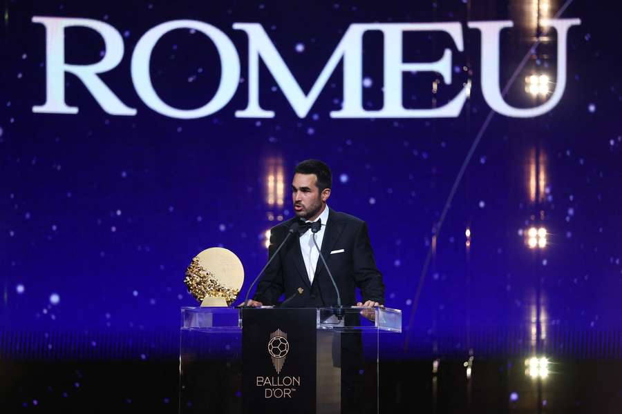 Pepe Romeu accepts his accolade