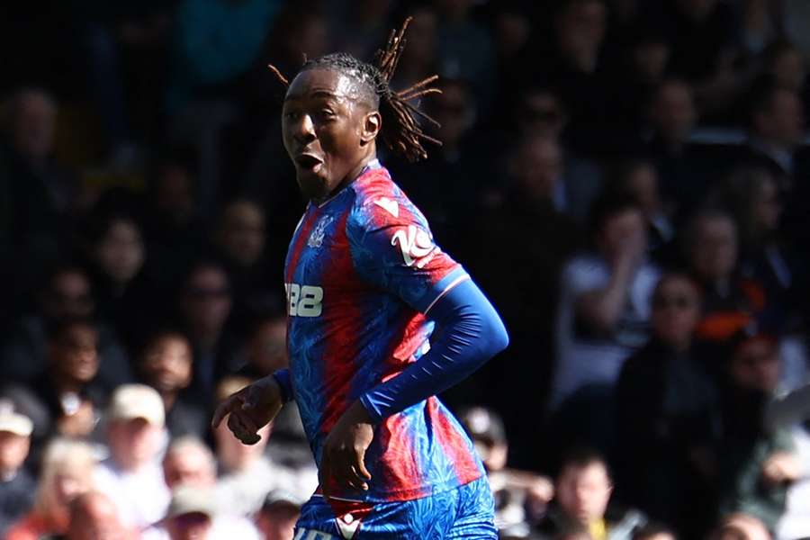 Crystal Palace's English midfielder Eberechi Eze celebrates after scoring the opening goal