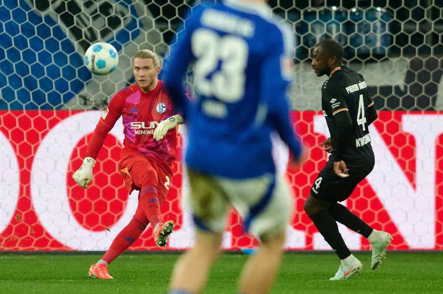 Loris Karius (l.) hielt bei seinem Pflichtspiel-Comeback im deutschen Profisport die Null