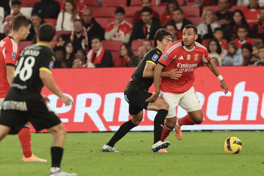 João Afonso, central do Tondela, perante Pavlidis João Afonso, central do Tondela, perante Pavlidis