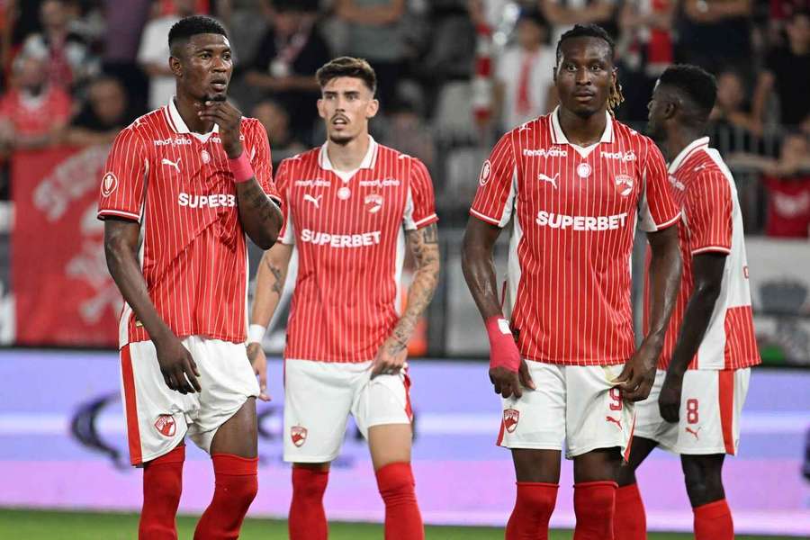 Kennedy Boateng (stânga) va pleca de la Dinamo în China la finalul actualului sezon