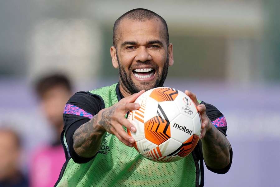Dani Alves admitiu ter bebido em excesso na noite do incidente Dani Alves admitiu ter bebido em excesso na noite do incidente