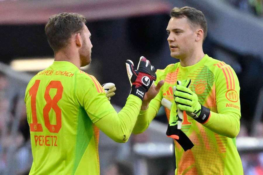 Manuel Neuer muss Daniel Peretz derzeit die Bühne überlassen.