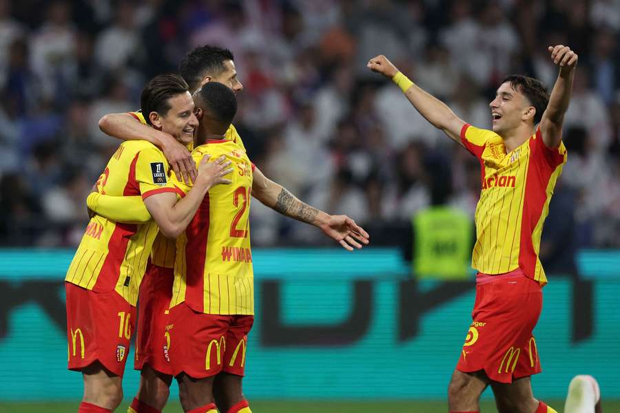 Lens esmagou o Lyon
