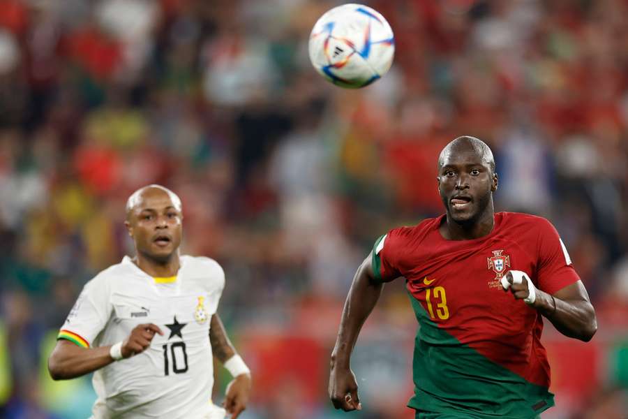 Danilo Pereira foi titular diante do Gana