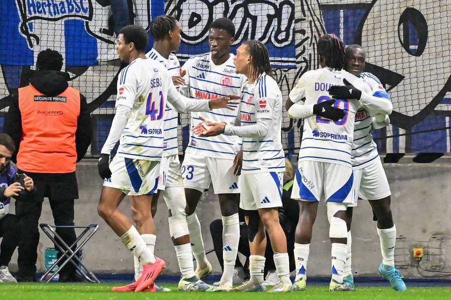 Les joueurs de Strasbourg célèbrent leur premier but face au Havre marqué par Habib Diarra. 