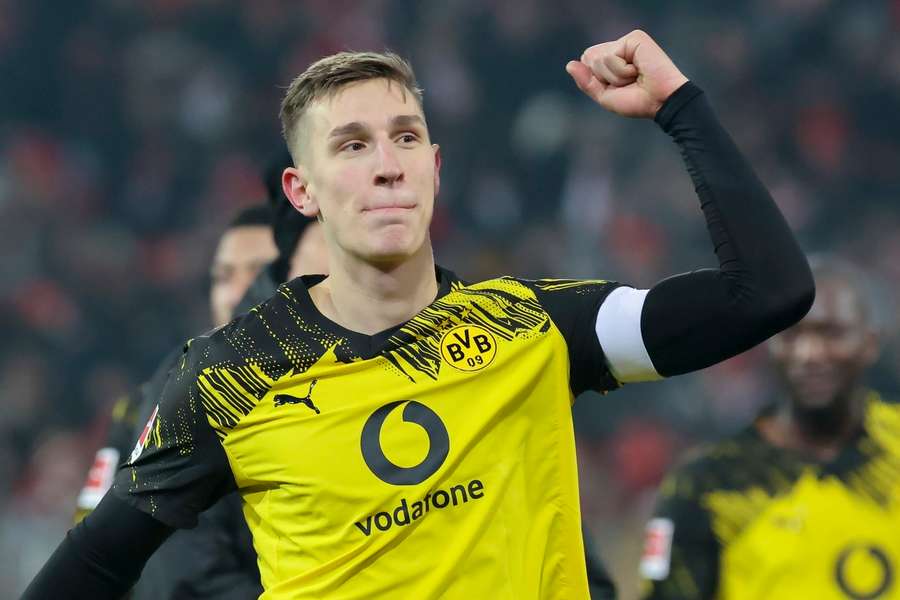 Nico Schlotterbeck by mohl opustit Dortmund. Nico Schlotterbeck by mohl opustit Dortmund.