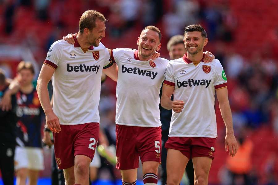 Coufal Jr signs with West Ham just as Dad released