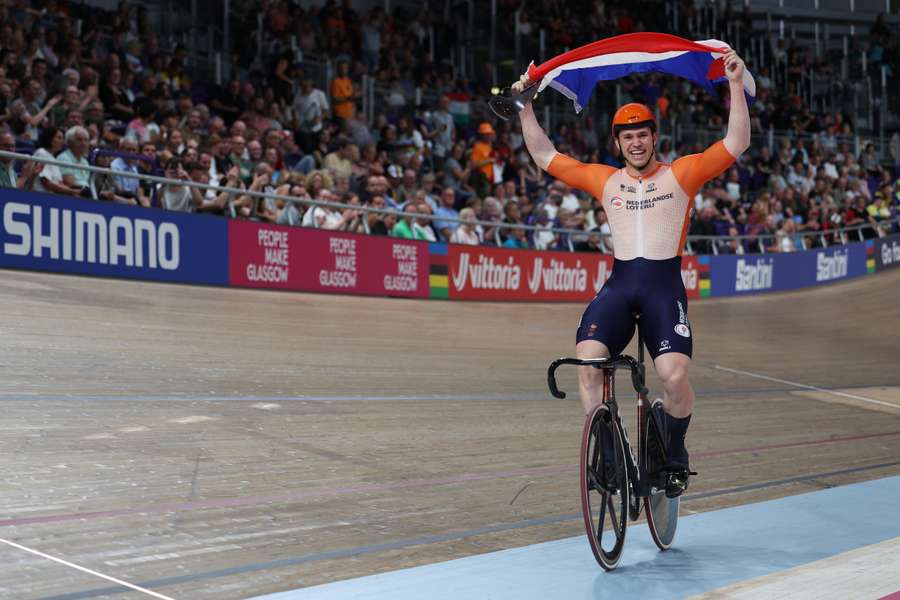 El ciclista neerlandés Lavreysen hace historia con quinto título en velocidad