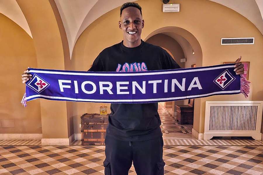 Yerry Mina apresentado na Fiorentina