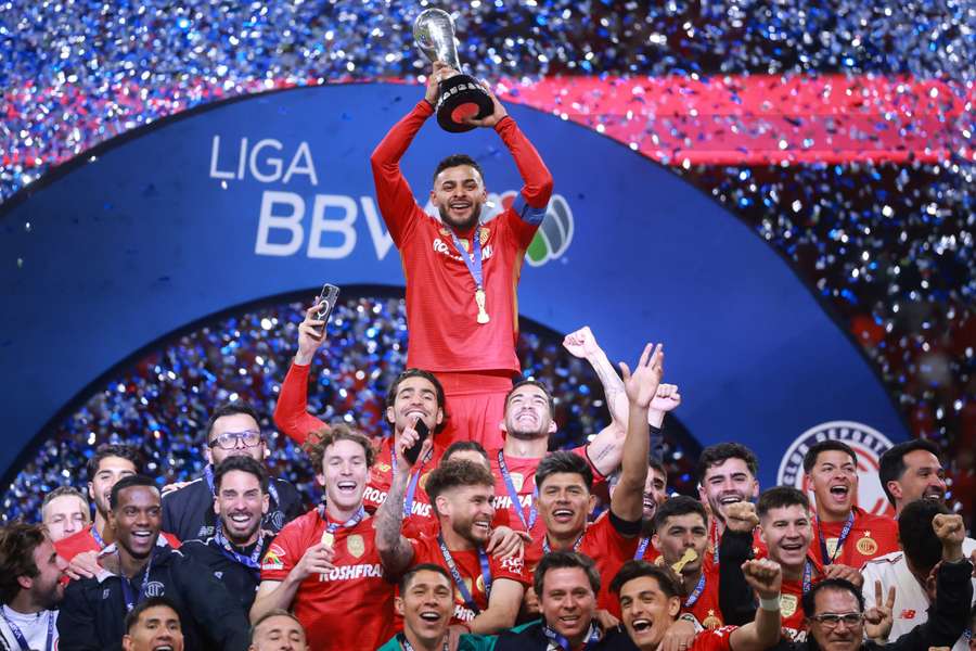 Toluca es bicampeón de la Liga MX y consolida su grandeza en el fútbol mexicano Toluca es bicampeón de la Liga MX y consolida su grandeza en el fútbol mexicano