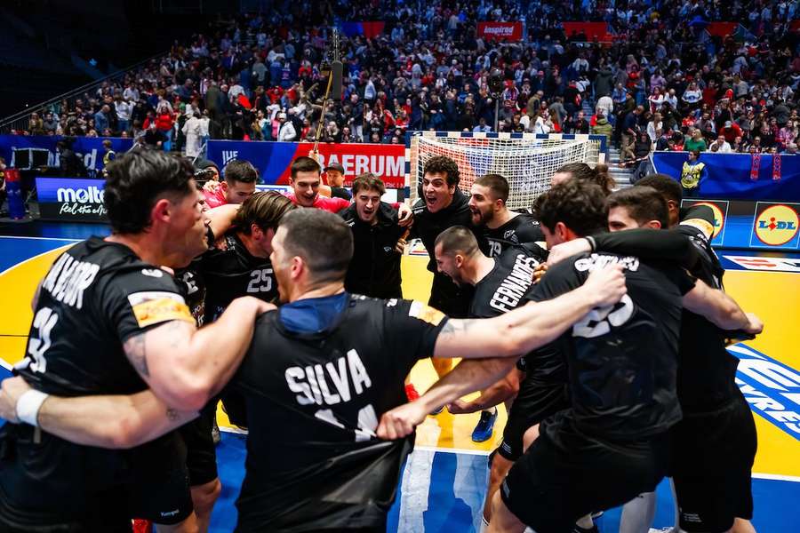 A festa dos jogadores portugueses após o final do jogo com a Noruega