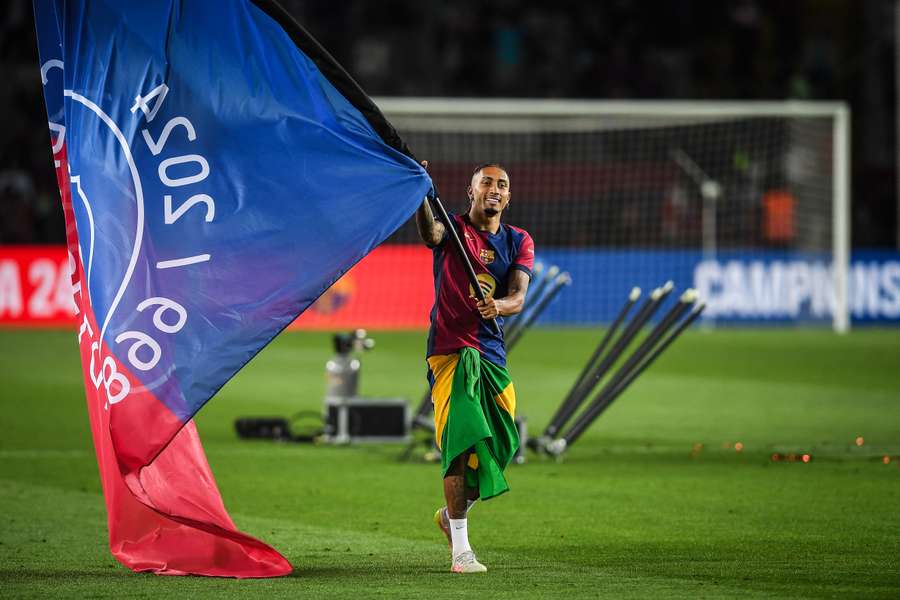Raphinha ostáva v Barcelone.