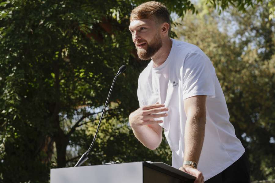 Domas Sabonis vai permanecer nos Sacramento Kings durante os próximos cinco anos