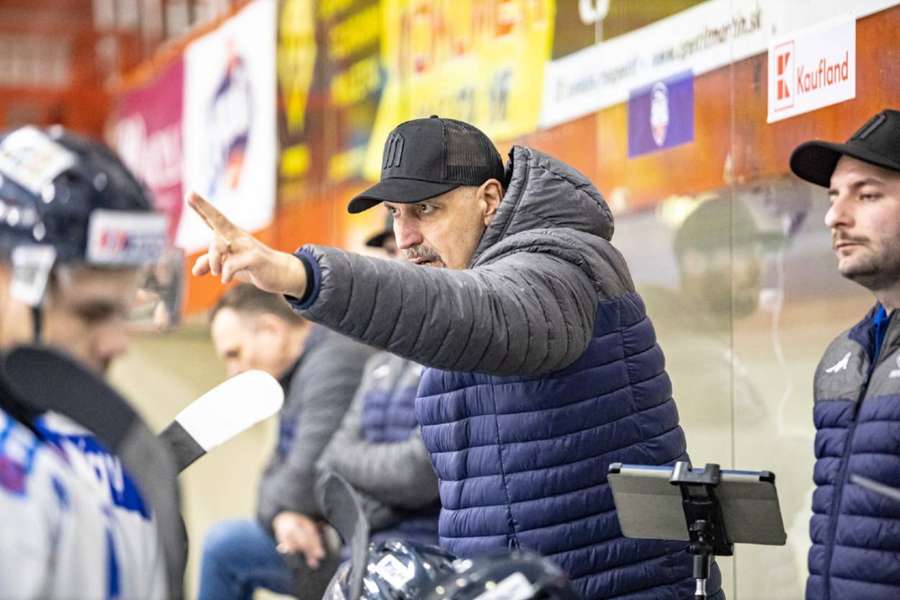 Tím trénera Hrnčára už nie je na prvom mieste tabuľky. Tím trénera Hrnčára už nie je na prvom mieste tabuľky.