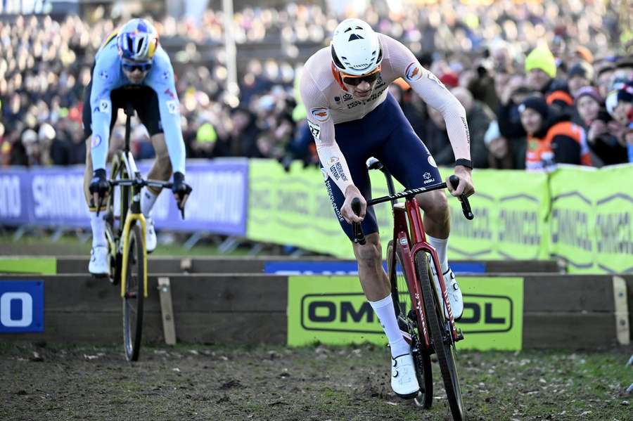 For femte gang i karrieren kan Mathieu van der Poel iklæde sig den regnbuestribede trøje som verdensmester i cyklecross.