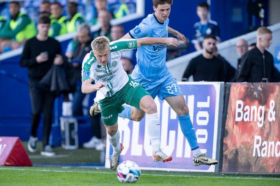 Isak Jensen er efter et ophold i USA nu permanent tilbage i Danmark, hvor offensivspilleren i denne sæson har været udlejet til Viborg FF.