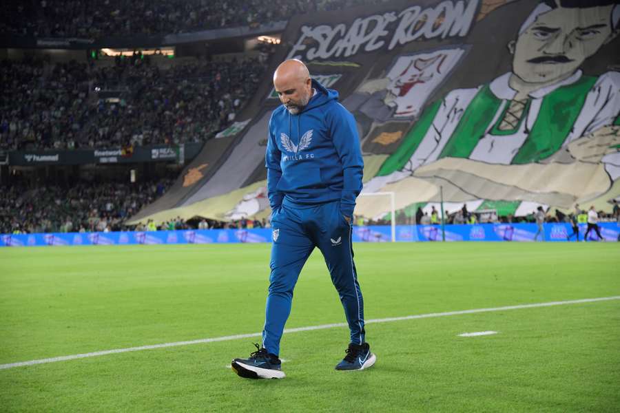 Jorge Sampaoli, treinador do Sevilha, considera que o futebol é cada vez mais "um negócio"