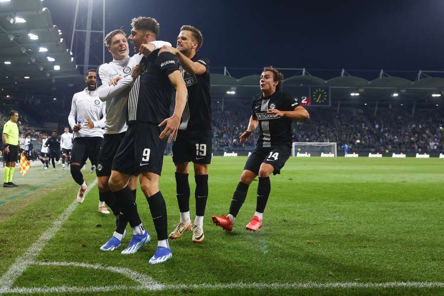 Olympique Marsylia pokonuje AEK, Szymon Włodarczyk ratuje punkt dla Sturmu Graz