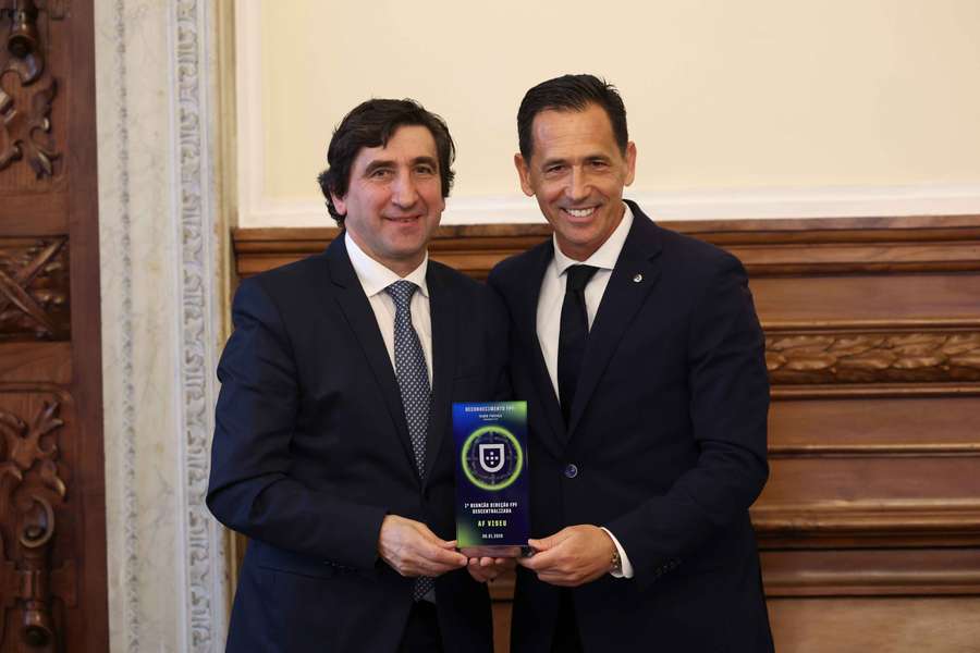 José Carlos Lopes, presidente da AF Viseu, com Pedro Proença José Carlos Lopes, presidente da AF Viseu, com Pedro Proença